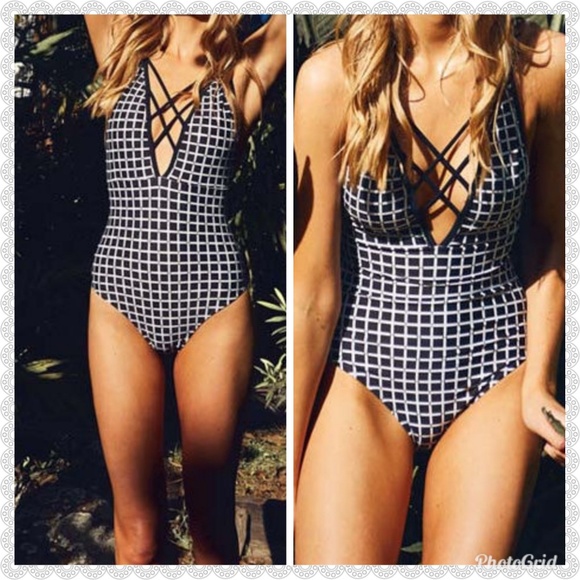 Simple & Sexy 1 piece swimsuit - Picture 2 of 7